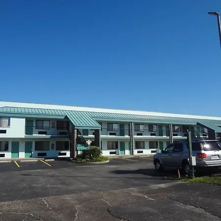 Nola Inn & Suites